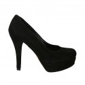 Woman's pump in black suede with platform and heel 11