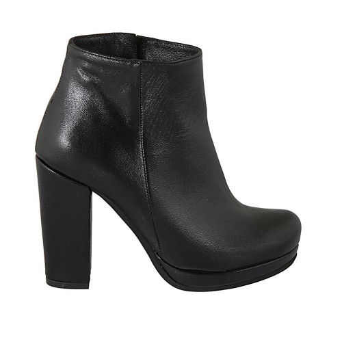 Woman's ankle boot with zipper and platform in black leather with heel 10