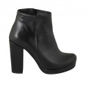 Woman's ankle boot with zipper and platform in black leather with heel 10