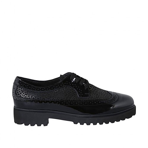 Zapato derby para mujer con cordones y punta de ala en charol negro y gamuza laminada imprimida bronce tacon 3 - Tallas disponibles:  42, 43, 44, 45