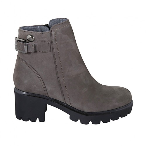 Bottines pour femmes avec boucle et fermeture éclair en cuir nubuck taupe talon 5 - Pointures disponibles:  32, 42, 43, 44, 45, 46
