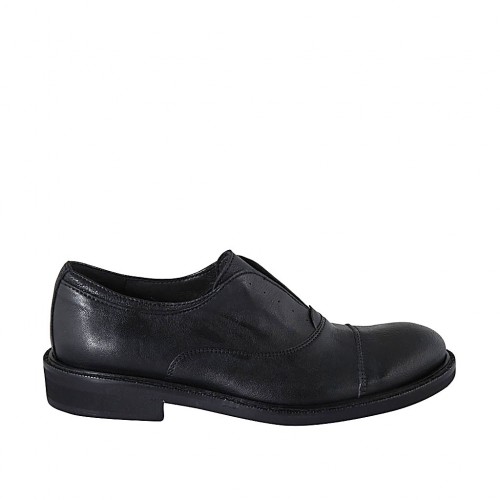 Men's highfronted shoe with rubber band and captoe in black leather 