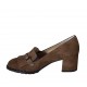 Mocassin pour femmes avec elastiques, goujons, franges et chaine en daim brun clair talon 5 - Pointures disponibles:  32, 33, 34, 42, 43