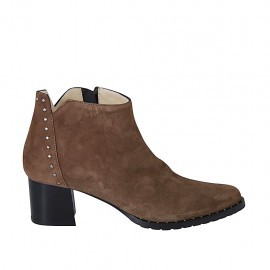 Stivaletto a punta da donna con cerniera e borchie in camoscio marrone tacco 5 - Misure disponibili: 33, 34, 42, 43, 44