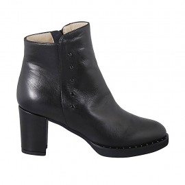 Woman's ankle boot with zipper and studs in black leather heel 7