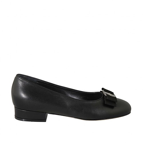 Pumpschuh für Damen aus schwarzem Leder mit Schleife aus Stoff Absatz 2 - Verfügbare Größen:  33, 34, 42, 43, 44, 45