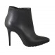 Woman's pointy ankle boot with lateral zipper in black leather heel 10