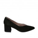 Woman's pointy pump shoe with V-cut in black suede block heel 5