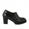 Scarpa accollata da donna con elastici e plantare estraibile in pelle nera tacco 7