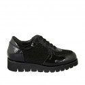 Scarpa stringata da donna con strass e plantare estraibile in vernice e camoscio nero zeppa 3