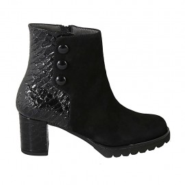 Woman's ankle boot with zipper and buttons in black suede and printed patent leather heel 6