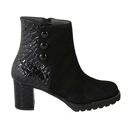 Woman's ankle boot with zipper and buttons in black suede and printed patent leather heel 6