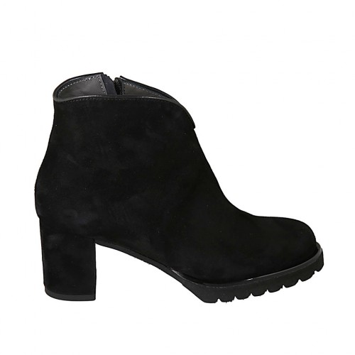 Woman's ankle boot with zipper in black-colored suede heel 6