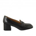Woman's mocassin in black leather and printed leather heel 5