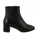 Woman's ankle boot with zipper in black leather heel 6