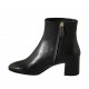 Woman's ankle boot with zipper in black leather heel 6