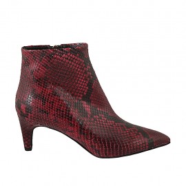 Woman's pointy ankle boot with zipper in black and red printed leather heel 6