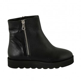 Woman's ankle boot with two zippers in black leather wedge heel 3