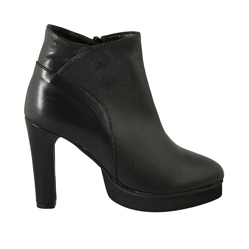 Woman's ankle boot with zipper and platform in black leather with heel 10