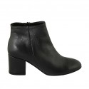 Woman's ankle boot with rounded tip, zipper in black leather heel 6