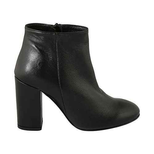 Woman's ankle boot with rounded tip and zipper in black leather heel 9 - Available sizes:  32, 33, 34, 42, 43, 44, 47