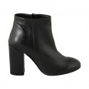 Woman's ankle boot with rounded tip and zipper in black leather heel 9
