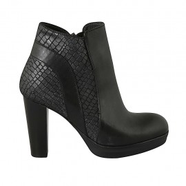 Woman's ankle boot with zipper and platform in black leather and printed fabric heel 9