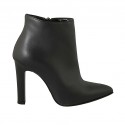 Woman's pointy ankle boot with zipper in black leather heel 10