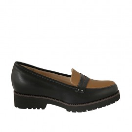 Woman's mocassin in black and brown leather heel 3
