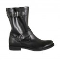 Woman's ankle boot with zipper and buckles in black leather heel 2