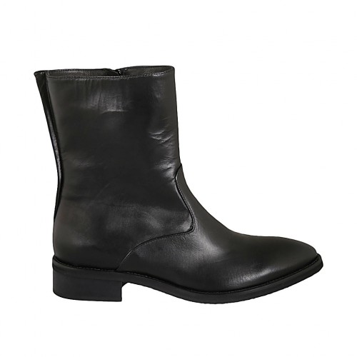 Woman's ankle boot with zipper in black leather heel 3