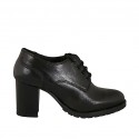 Scarpa derby stringata da donna in pelle nera tacco 7