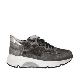 Woman's laced sports shoe with removable insole in grey and silver glittered printed suede and leather wedge heel 4