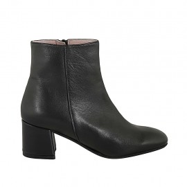 Woman's ankle boot with rounded tip and zipper in black leather heel 5 - Available sizes:  33, 42, 43, 44