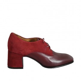 Woman's laced derby shoe in red suede and maroon leather heel 6