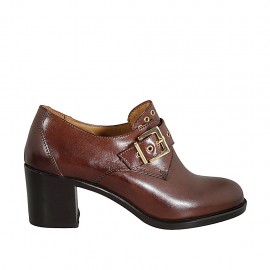 Damenschuh mit Schnalle und Nieten aus hellbraunem Leder Absatz 6 - Verfügbare Größen:  33, 34, 42, 43, 45, 46
