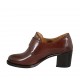 Scarpa accollata da donna con fibbia e borchie in pelle color cuoio tacco 6 - Misure disponibili: 33, 34, 42, 43, 45, 46