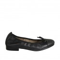 Woman's ballerina shoe with bow and captoe in black leather heel 2