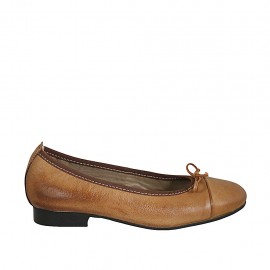 Ballerinaschuh für Damen aus hellbraunem Leder mit Schleife und Kappe Absatz 2 - Verfügbare Größen:  42, 43, 44, 45