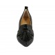 Woman's moccasin shoe with tassels in black patent leather heel 5