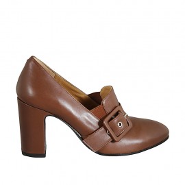 Woman's mocassin with elastics and buckle in tan brown leather heel 8