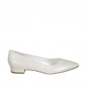 Woman's pointy ballerina shoe in ivory pearled leather heel 2