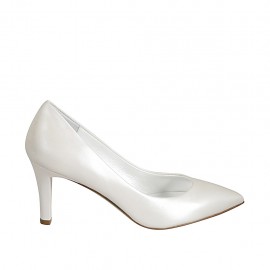 Woman's pump in ivory pearled leather heel 7