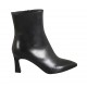 Woman's pointy ankle boot in black leather with flared heel 7