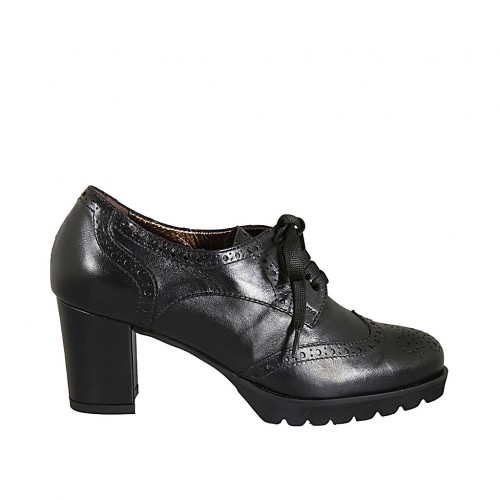 Scarpa derby stringata da donna in pelle nera con lavorazione Brogue  tacco 6 - Misure disponibili: 32, 33, 34, 42, 43, 44, 45