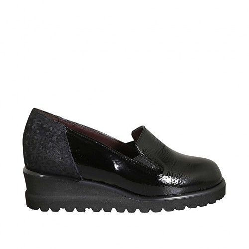 Mocassino da donna in vernice e camoscio stampato nero con elastici e plantare estraibile zeppa 4 - Misure disponibili: 31, 33, 34, 42, 43, 44, 45