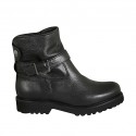 Woman's ankle boot in black leather with zipper, buckle and snap button heel 3