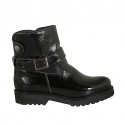 Damenstiefelette aus schwarzem Lackleder mit Reißverschluss, Schnalle und Druckknopf Absatz 3