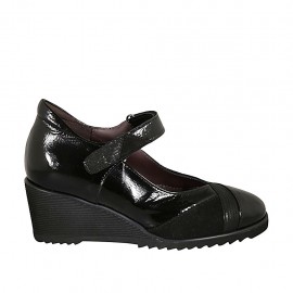 Damenschuh mit Klettverschluss und abnehmbarer Innensohle aus schwarzem Lack-, Wildleder und bedrucktem Wildleder Keilabsatz 6 - Verfügbare Größen:  31, 32, 33, 34, 42, 43, 44, 45