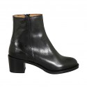 Woman's ankle boot in black leather with zipper heel 5